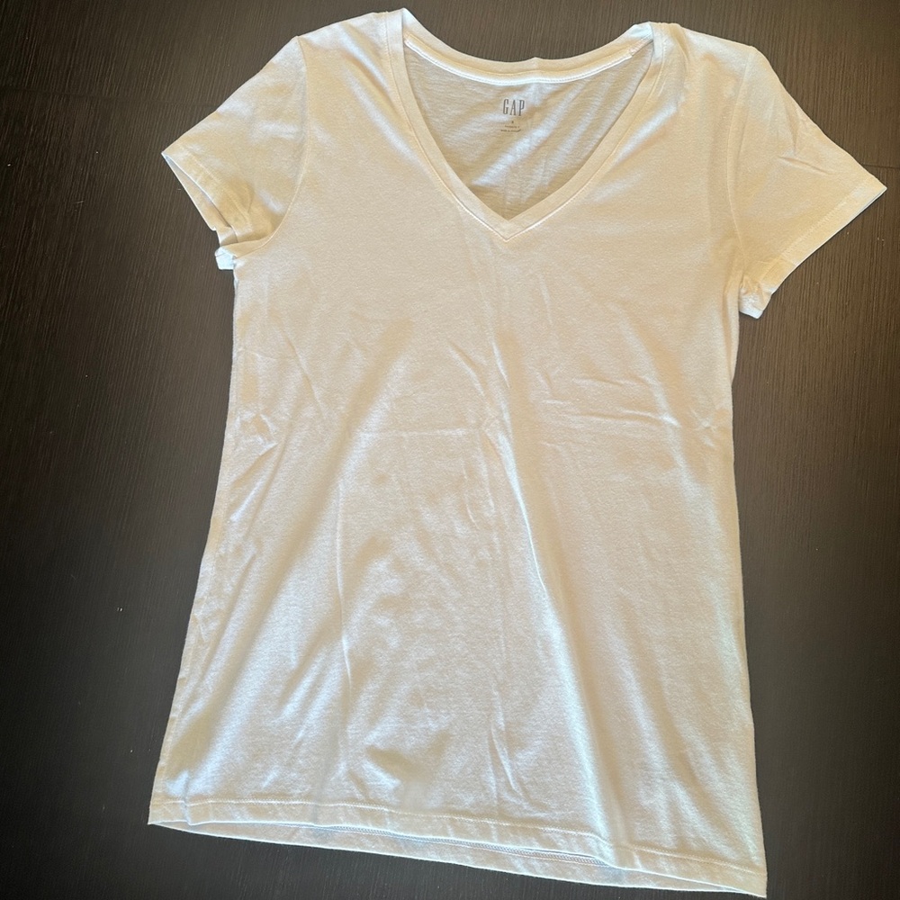 GAP Women's Classic White V-Neck Favorite T Tee